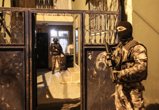 Adana'da terör örgütü PKK'ya şafak baskını: 24 gözaltı