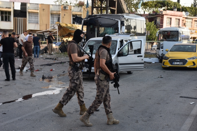 Adana'da özel harekat polislerini taşıyan araca bombalı saldırı