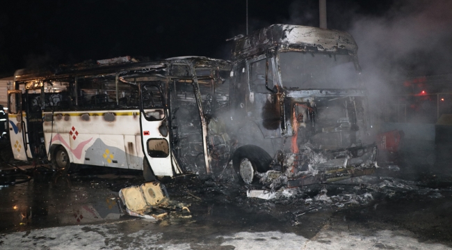 İşçileri taşıyan otobüsle TIR çarpıştı: 40 yaralı