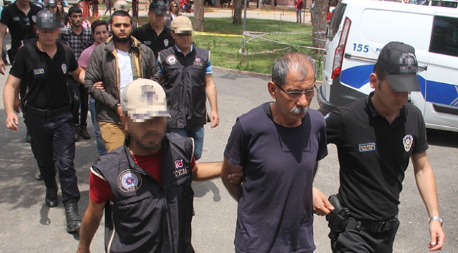 Polise taş atan 11 sanığa ceza yağdı