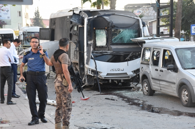 Adana'da özel harekat polislerini taşıyan araca bombalı saldırı