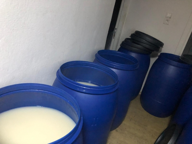 Adana’da yaklaşık 4 ton sahte içki ele geçirildi