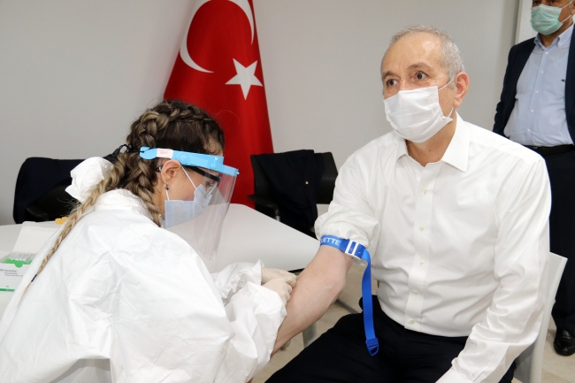 Adana'da sanayi çalışanlarına antikor testi yapılıyor