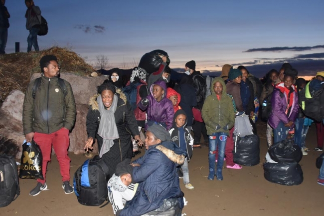 Binlerce düzensiz göçmen Avrupa sınırına ilerliyor