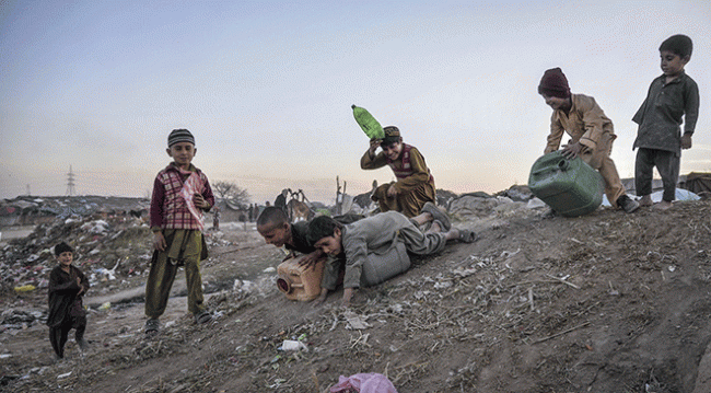 Pakistan'daki Afgan mülteciler ülkelerine dönmek istemiyor