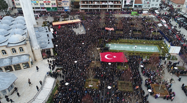 Afrin şehidini son yolculuğuna binlerce kişi uğurlandı