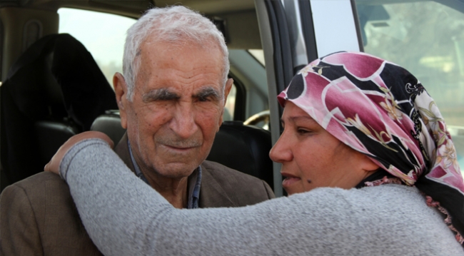 Mehmetçiğin kurtardığı Afrinli yaşlılar çocuklarına kavuştu