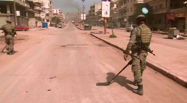 Mehmetçik Afrin'de patlayıcı ve mayın araması yapıyor