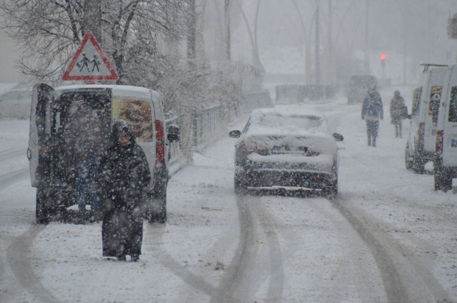 891 yol kar nedeniyle ulaşıma kapandı