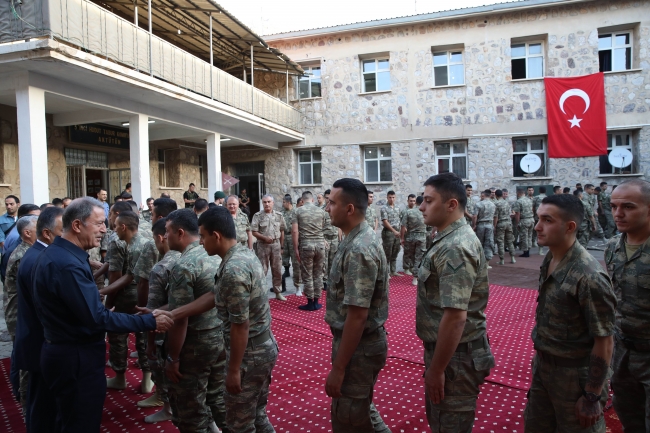 Bakan Akar: Önümüzdeki günlerde terörü mutlaka sona erdireceğiz