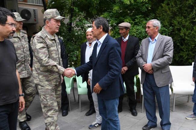 TSK'nın komuta kademesinden şehit Tümgeneral Aydın'ın ailesine ziyaret