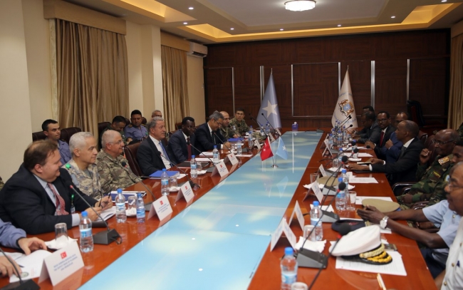 Milli Savunma Bakanı Akar, Somali Cumhurbaşkanı Farmacu ile görüştü