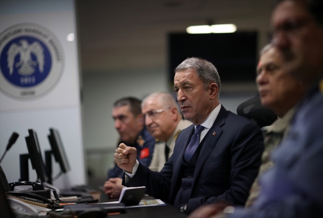 Milli Savunma Bakanı Akar, Sincar ve Karacak'a düzenlenen harekatı takip etti