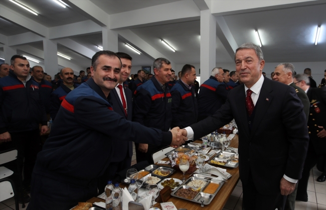 Bakan Akar: Terör koridoruna asla müsaade etmeyeceğiz