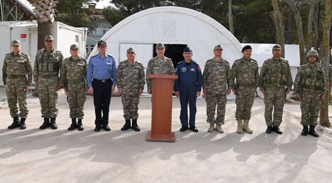 Genelkurmay Başkanı Akar Suriye sınırında