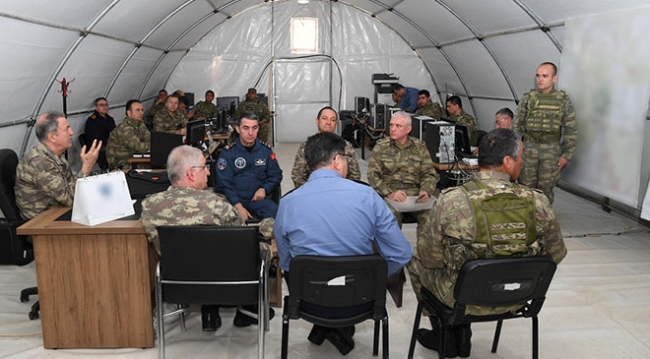 Genelkurmay Başkanı Akar Suriye sınırında