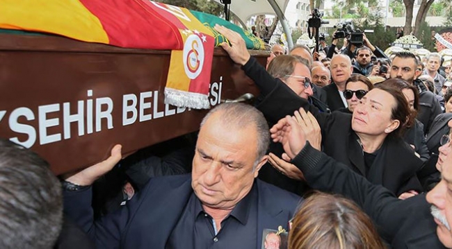 Sanatçı Demet Akbağ'ın acı günü