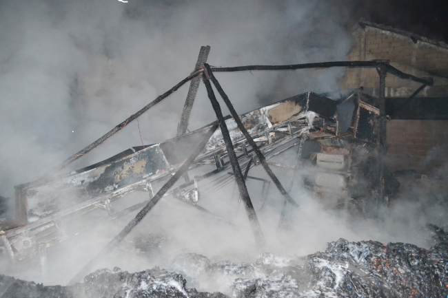 Aksaray'da plastik geri dönüşüm fabrikasında yangın