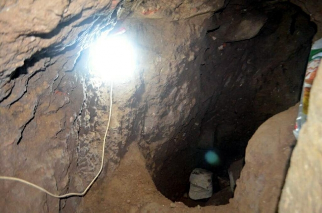 Evin bodrumunda kaçak kazı yapan 7 kişi yakalandı