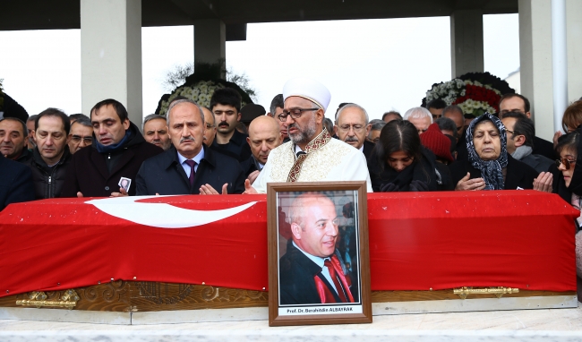 Tren kazasında hayatını kaybedenler son yolculuklarına uğurlandı