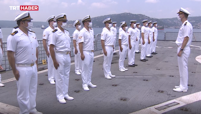 TCG Alemdar personeli bayramı gemide karşıladı