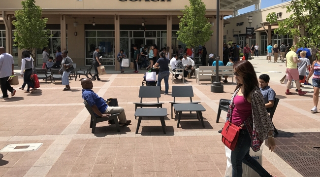 ABD'de milyonlar alışveriş merkezlerine akın etti