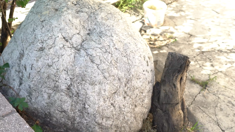 Hz. Ali tarafından Ankara Kalesi'ne atıldığına inanılan taş.