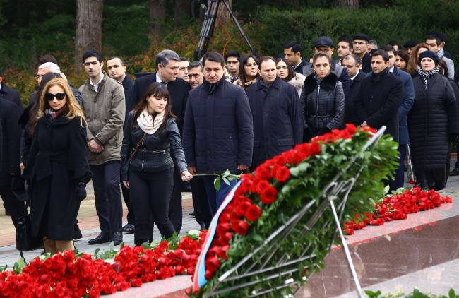 Azerbaycan'ın milli lideri Haydar Aliyev 14. ölüm yıl dönümünde anıldı