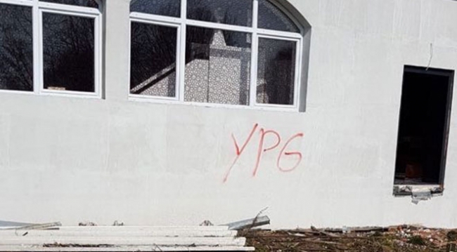 Almanya'da bir günde 3 camiye saldırı