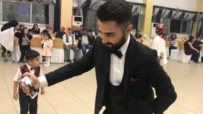 Gelin, düğününe telefonla katıldı