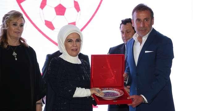 ALS Gala Gecesi Emine Erdoğan'ın katılımıyla yapıldı