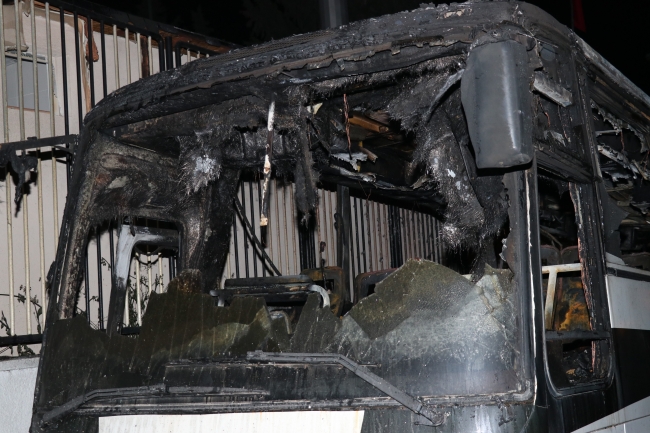 Altay Spor Kulübü'nün takım otobüsü alev alev yandı