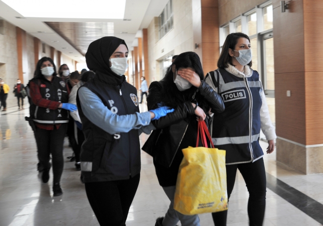 Antalya'da 1 milyon TL'lik ziynet eşyası çalanlar yakalandı