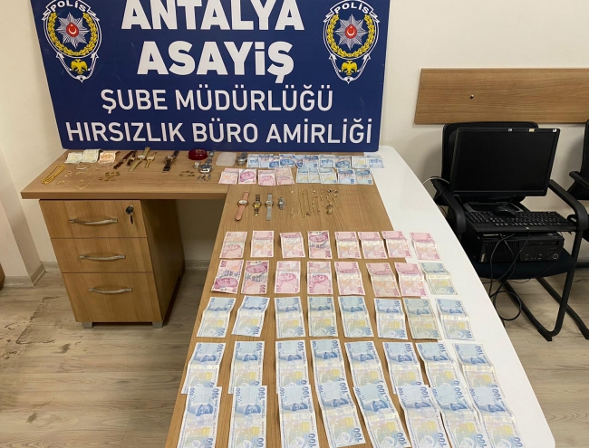 Antalya'da 1 milyon TL'lik ziynet eşyası çalanlar yakalandı