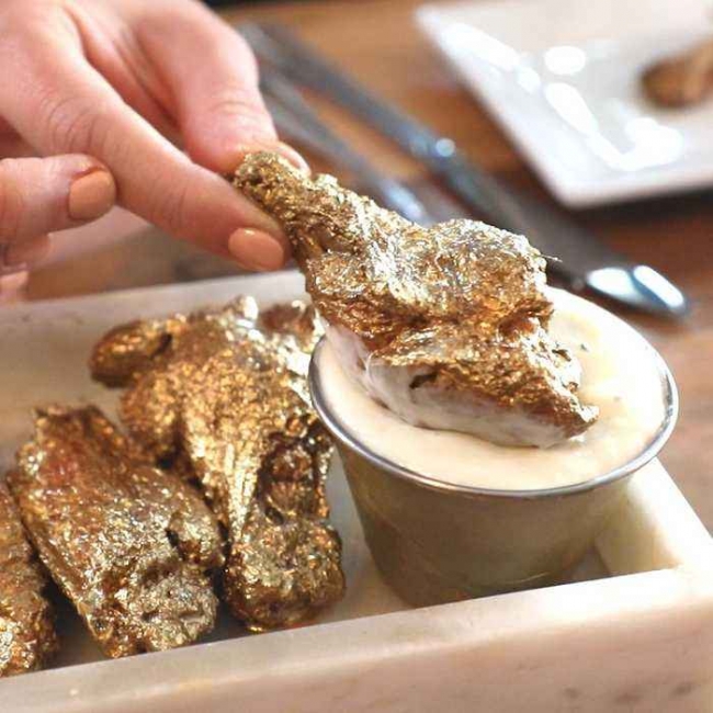 New York'ta 24 ayar altın tabakta servis ediliyor