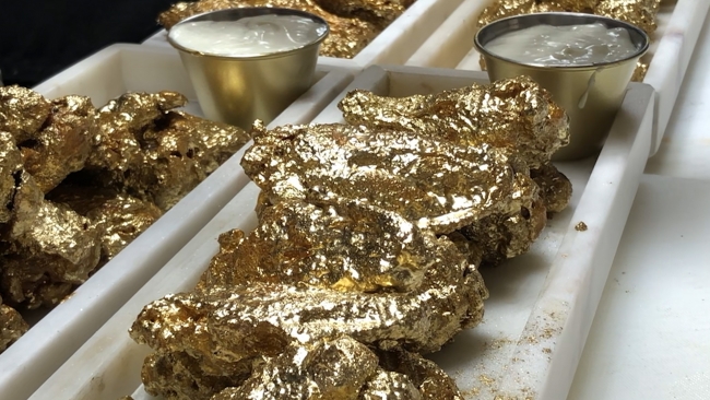 New York'ta 24 ayar altın tabakta servis ediliyor