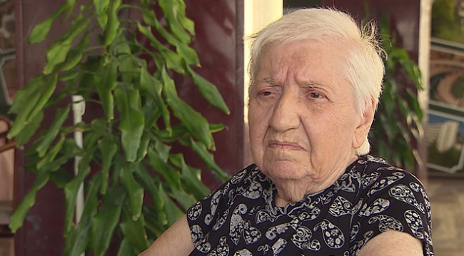 İzmir futbolunun simge ismi Sait Altınordu'nun hatıraları eşiyle yaşıyor