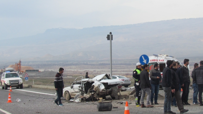 Ambulansla otomobil çarpıştı: 2 ölü, 5 yaralı