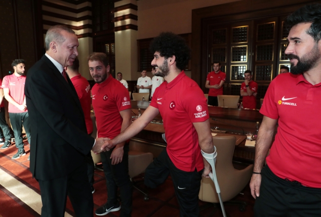 Cumhurbaşkanı Erdoğan Ampute Futbol Milli Takımını kabul etti