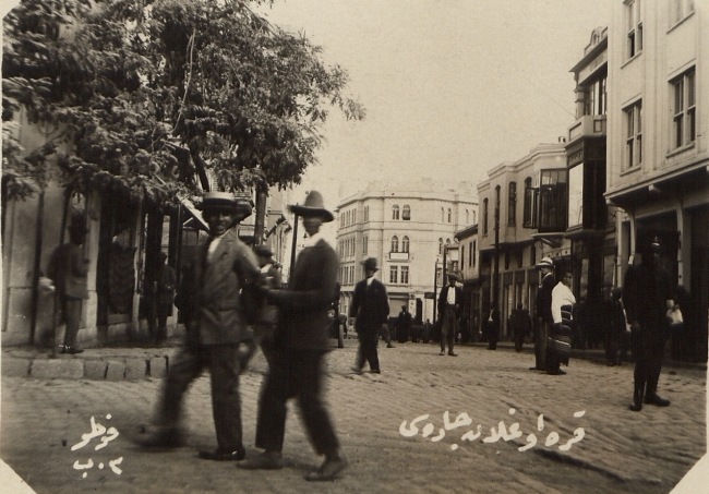 Karaoğlan Caddesinden 1920'li yıllardan bir görünüm. / Fotoğraf: AA (Arşiv)