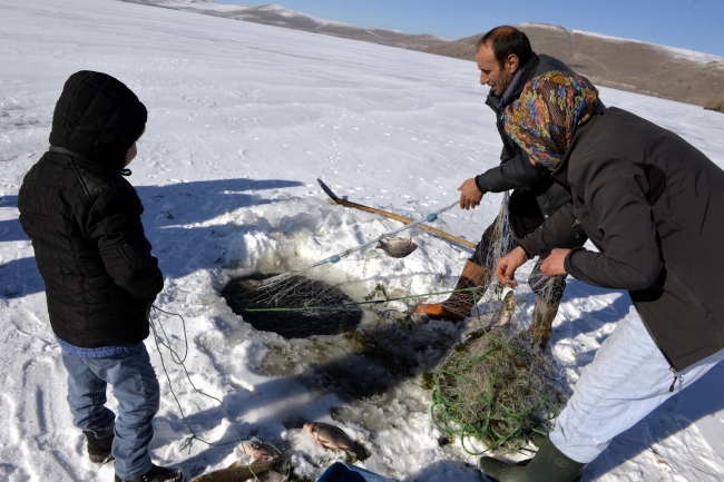 Eskimo usulü balık avı ekmek kapısı oldu