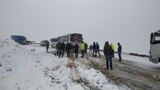 Siirt-Batman kara yolu ulaşıma kapandı