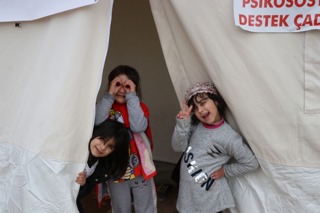 Elazığ ve Malatya'da depremin yaraları sarılıyor
