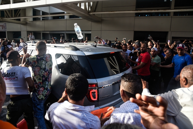 Guaido Venezuela’ya döndü