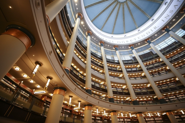 Türkiye'nin en büyük kütüphanesinde zamanda yolculuk