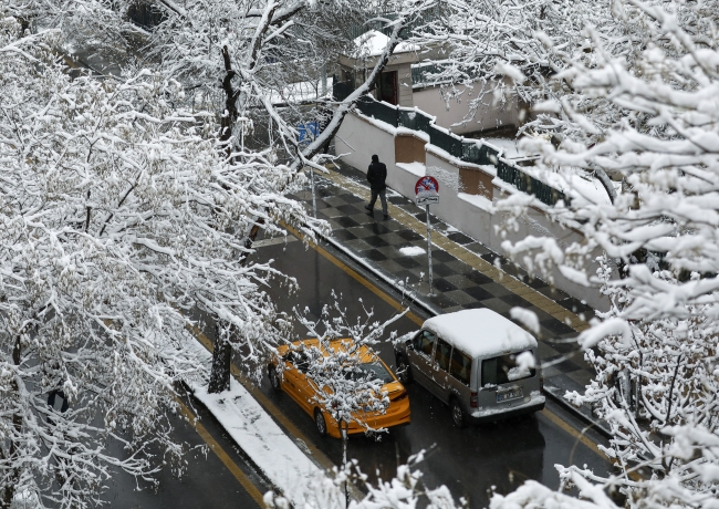 Kar yağışı, Ankara'yı beyaza bürüdü