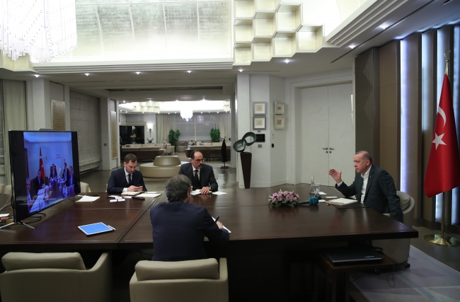 Cumhurbaşkanı Erdoğan, kabine üyeleriyle video konferansta görüştü
