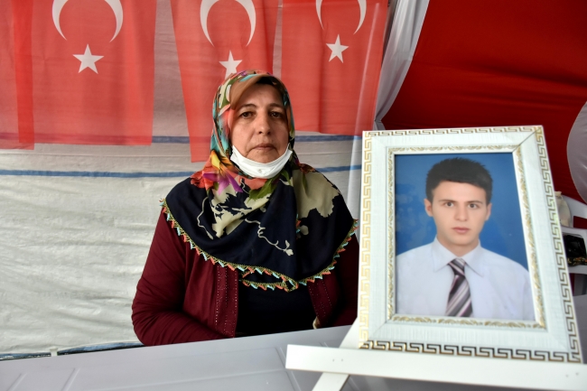 Van'dan gelerek 5 yıl önce 15 yaşında dağa kaçırılan oğlu için eylem yapan anne Solmaz Övünç, açıklamlarda bulundu.