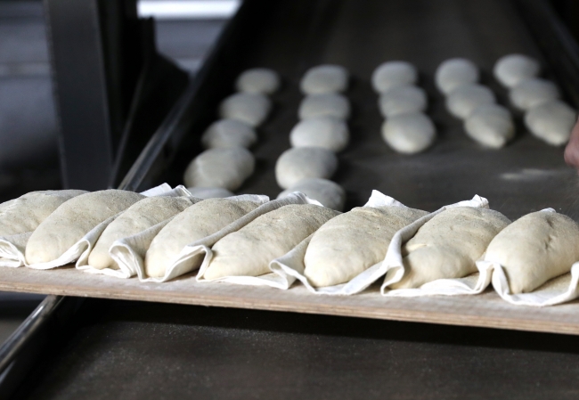 Ekmek üretimi aralıksız sürüyor