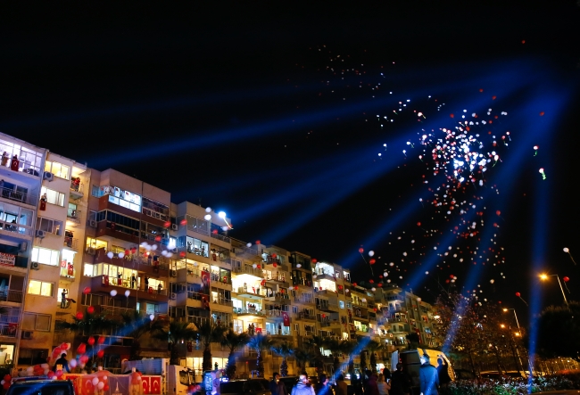 Türkiye tek yürek İstiklal Marşı'nı söyledi